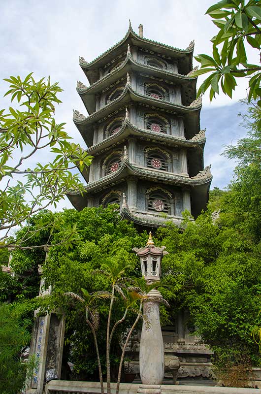 423 - Vietnam - Danang - Thuy Son - pagoda de Linh Ong